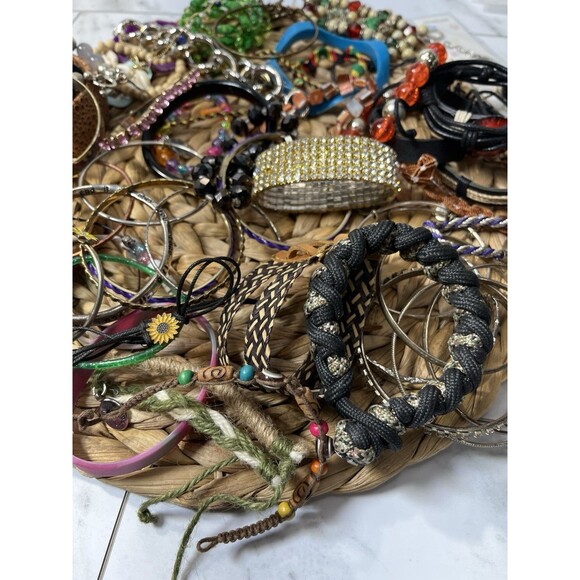 Lot Of 50 Pieces Junk Bracelet Lot Vintage Wearable Junk Drawer DIY Crafting - Picture 6 of 8